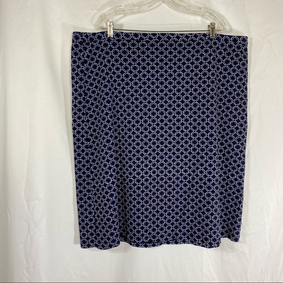 Lands’ End  Chain Link Design Stretchy Pull On Skirt - Picture 2 of 6